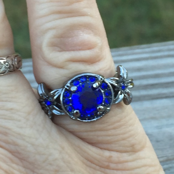 Blue Sapphire flower floral black gold fashion ring - Picture 6 of 8